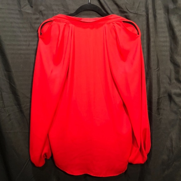 flowy red long sleeve - Picture 2 of 2